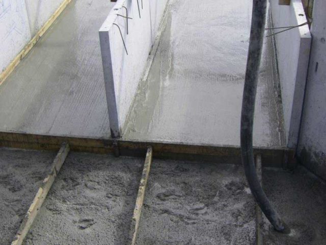 Precast concrete chemical storage unit for safe industrial storage